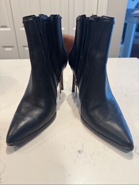 Donald J. Pliner Black Pointed-Toe Leather Ankle Booties